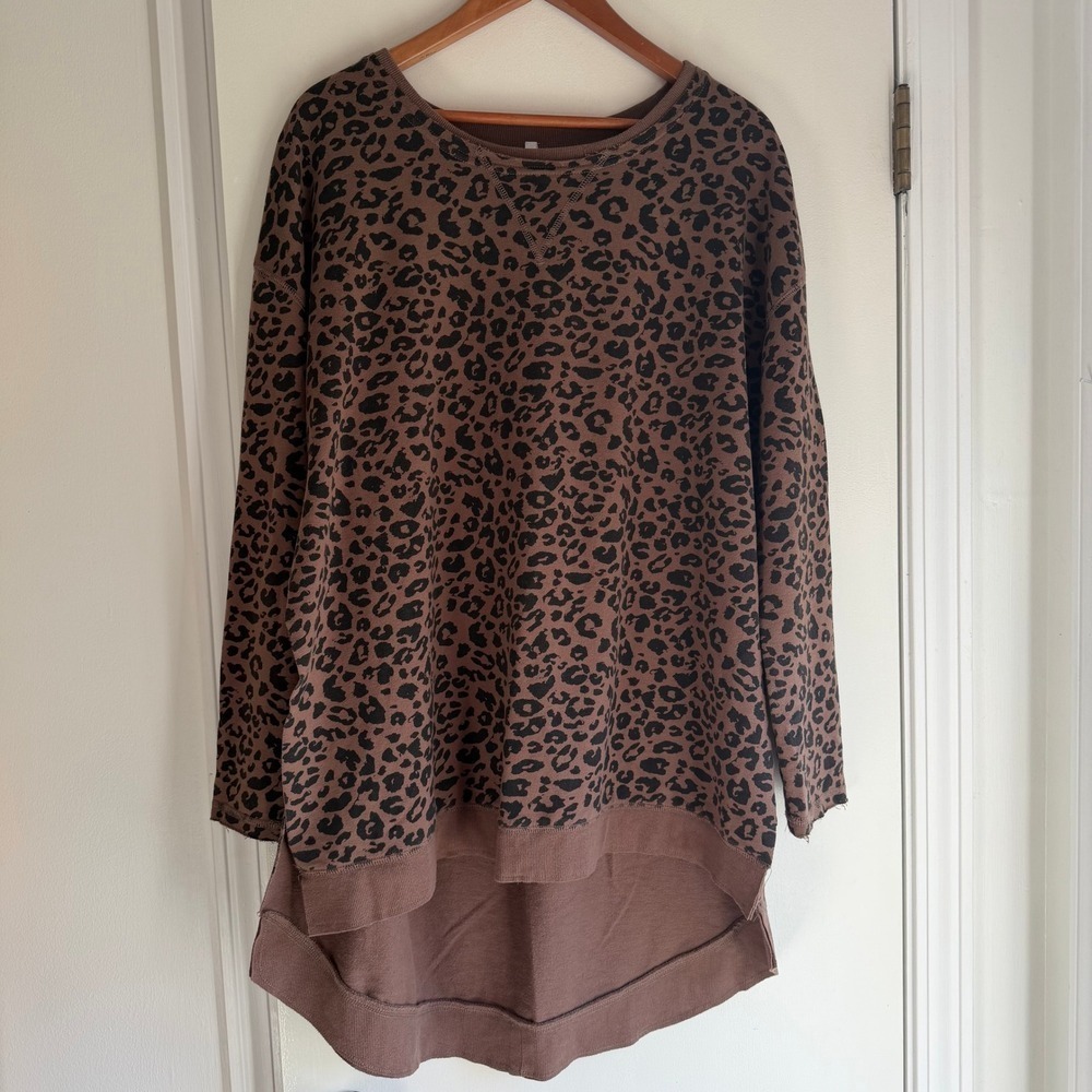 Z Supply Leopard Print Long Sleeve Crewneck Sweatshirt Top Women's Medium - Picture 1 of 8